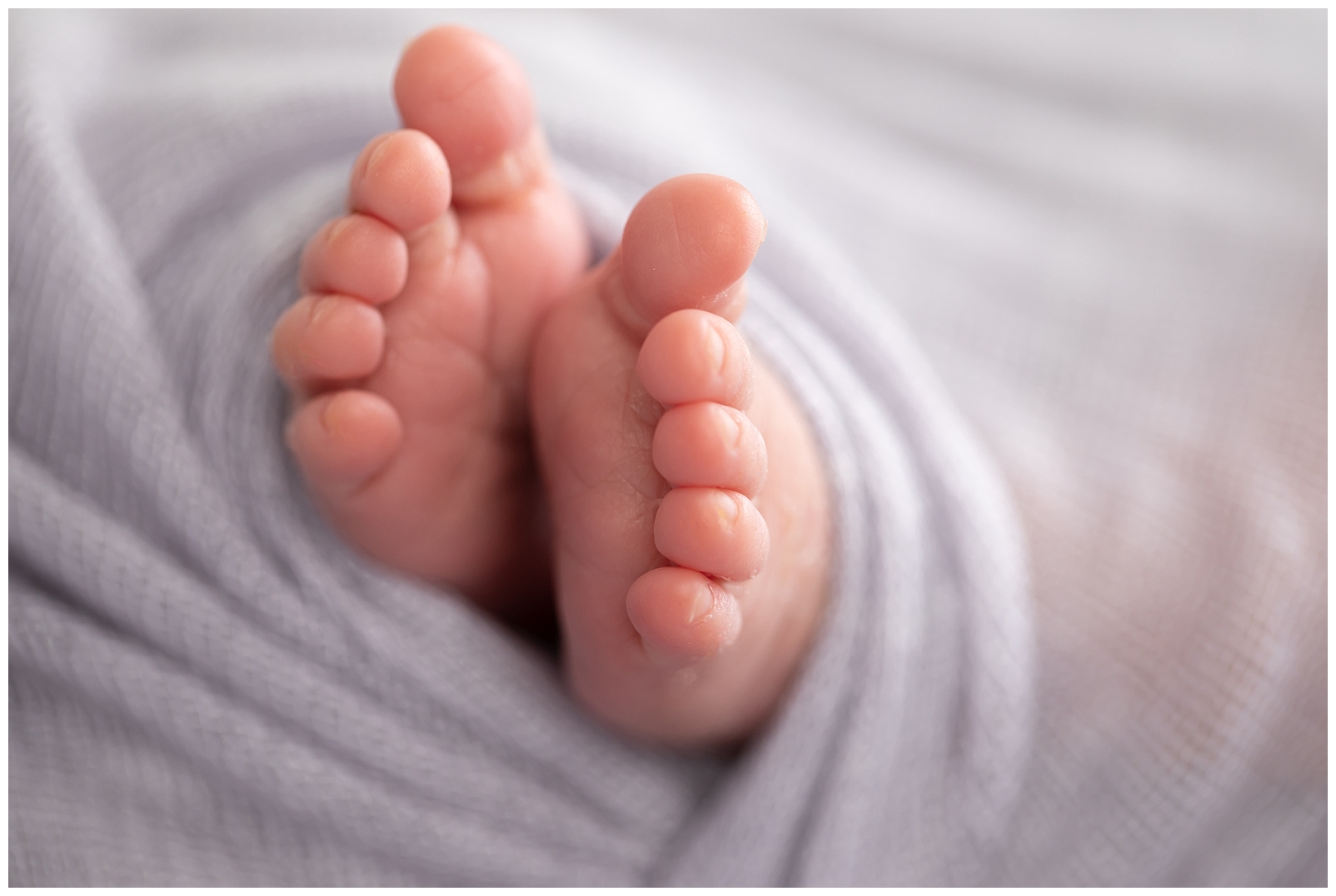 newborn baby feet and toes