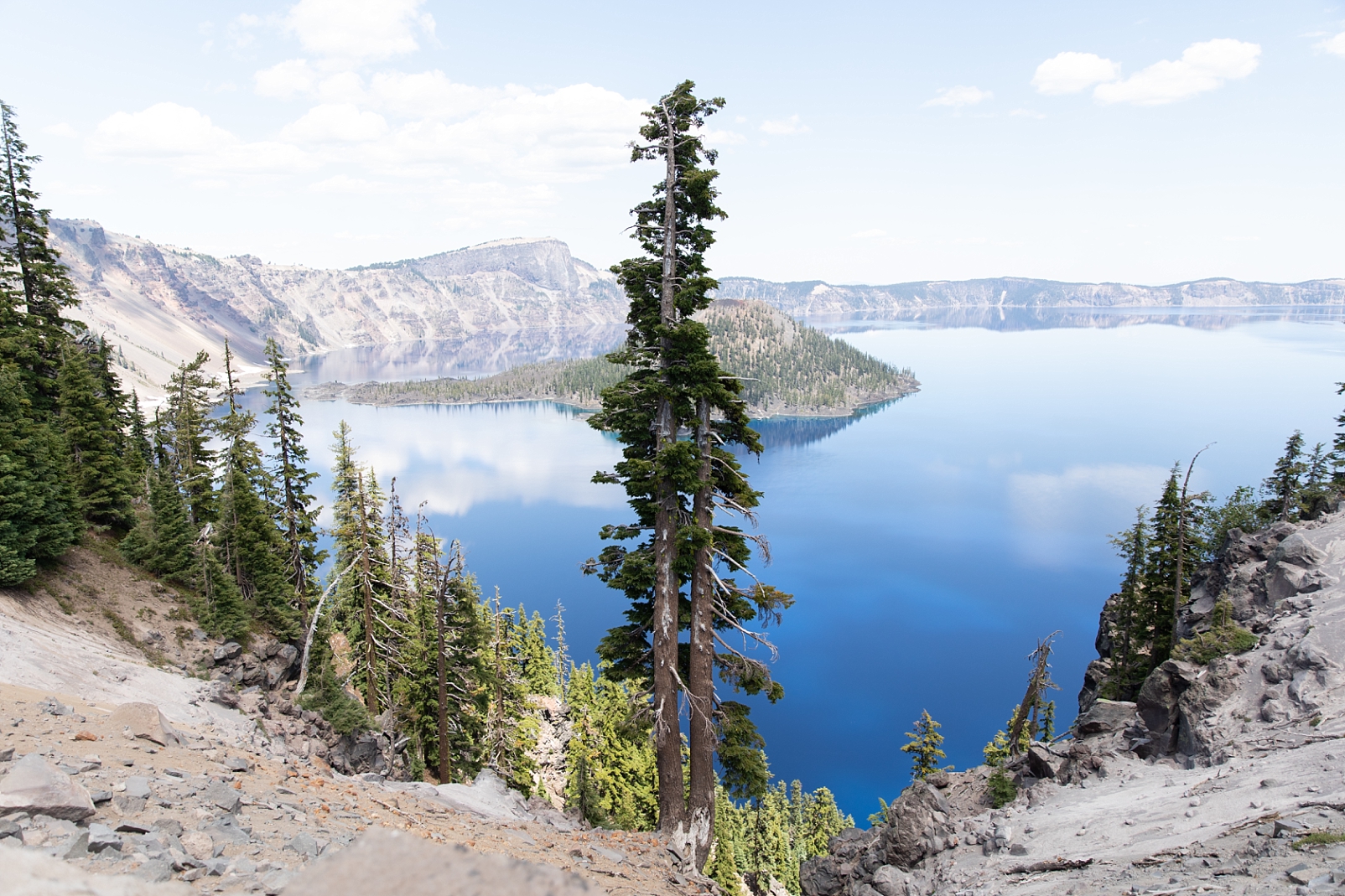 How to organize your travel photos with Rebecca Leigh Photography sharing examples of Crater Lake